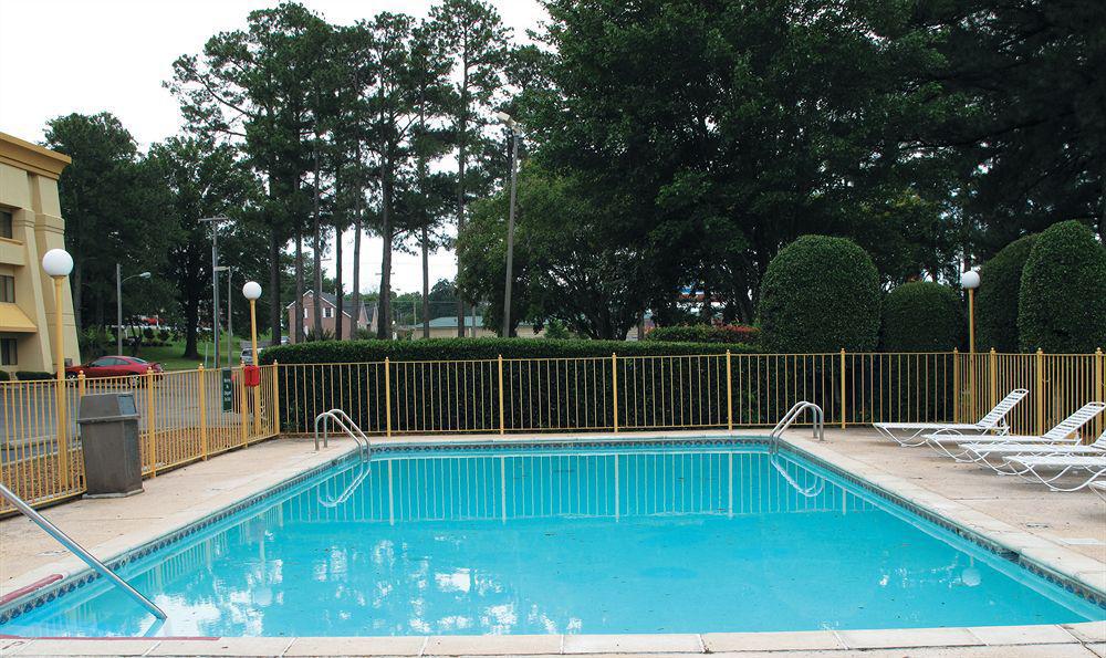 Baymont By Wyndham Jackson Hotel Exterior photo